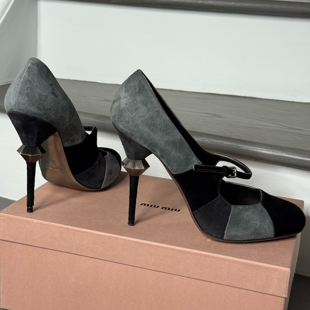 MIU MIU Women's Black and Gray Mary Jane Suede Heels 39.5